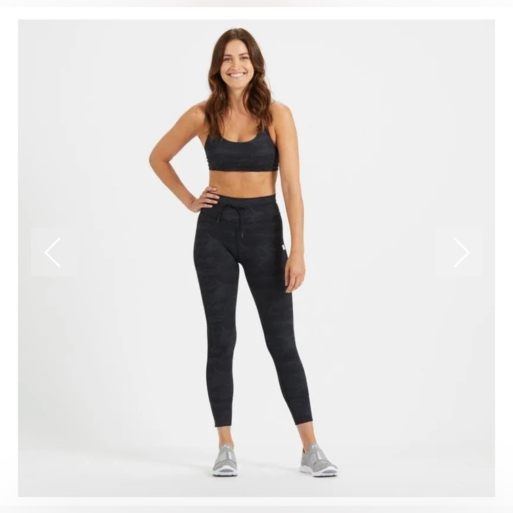 VUORI NWT Daily Legging Black Camo in XS
